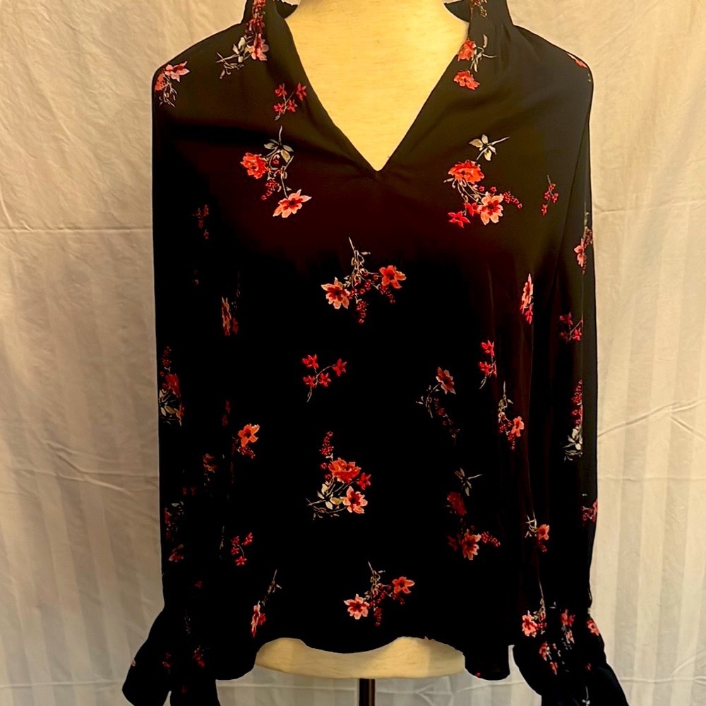 Vince Camuto Black floral print Long Sleeve Blouse M